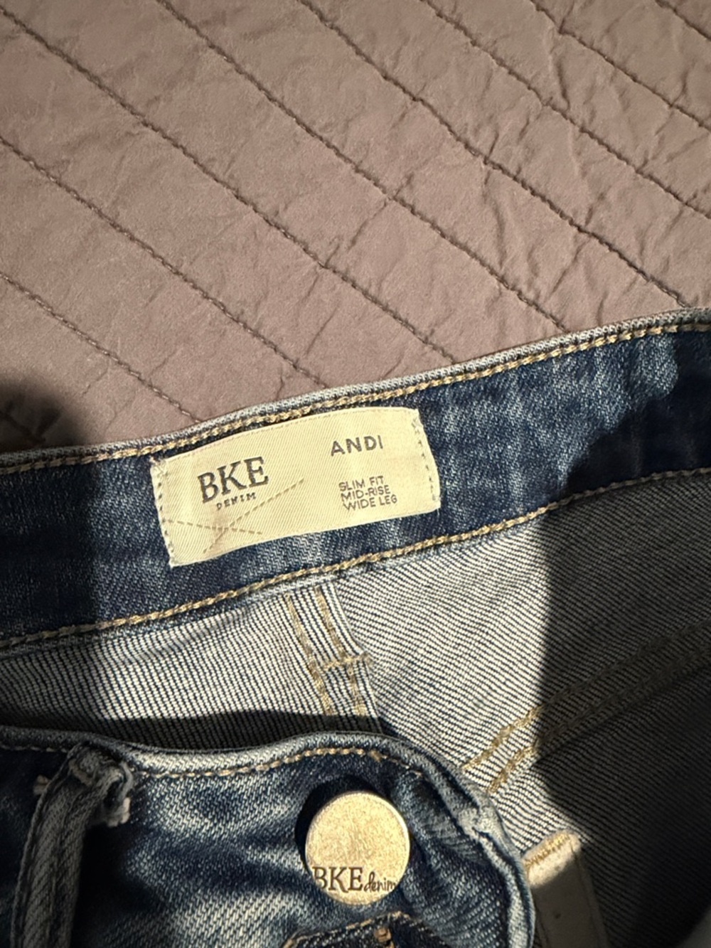 BKE Women's Straight Leg Jeans in Medium Blue Wash - Picture 3 of 4